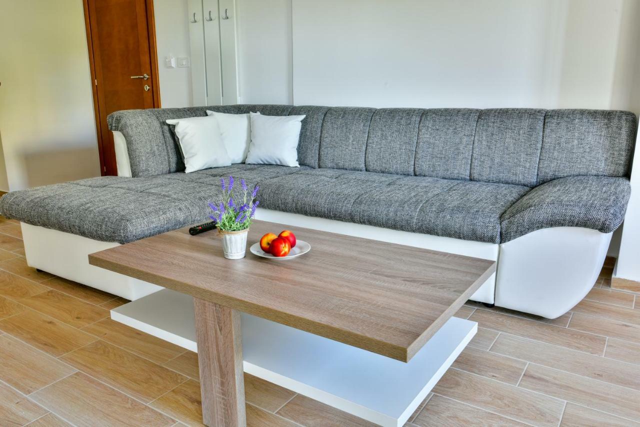 Apartmani Marina Kopitovic Petrovac Bagian luar foto
