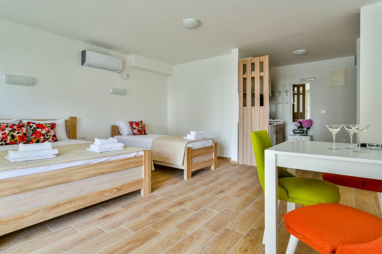 Apartmani Marina Kopitovic Petrovac Bagian luar foto