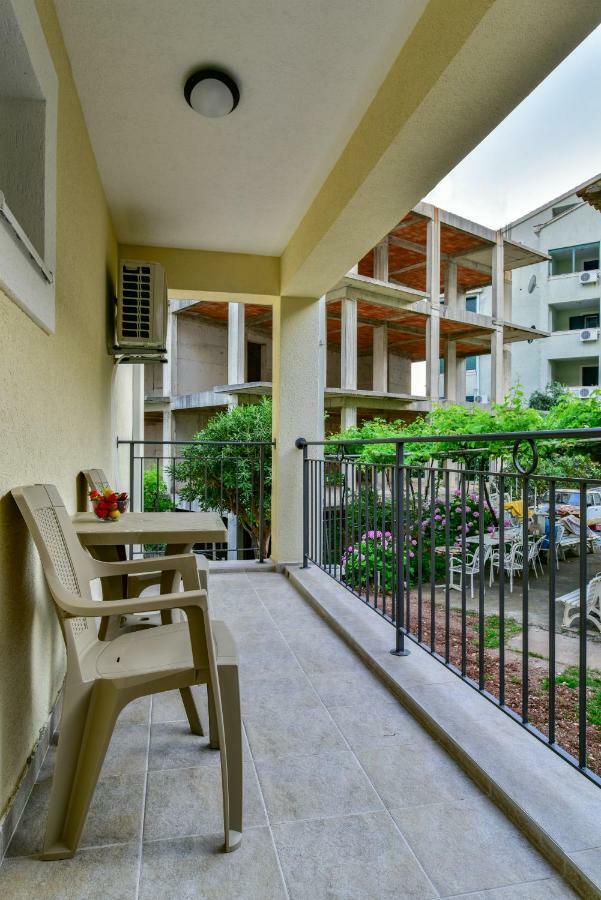 Apartmani Marina Kopitovic Petrovac Bagian luar foto